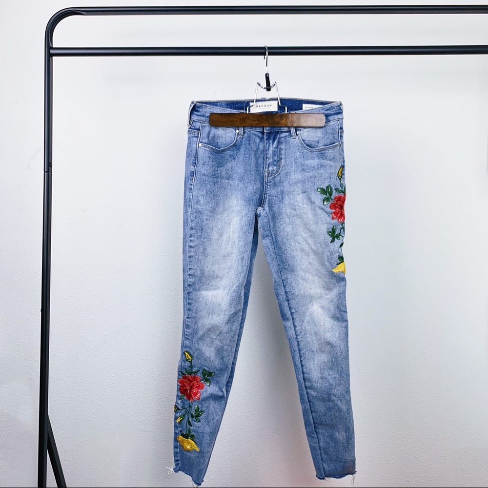 PacSun Floral Embroidered High Rise Ankle Jegging - Picture 4 of 14